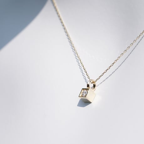 CUBE NECKLACE (K18YG DIA)