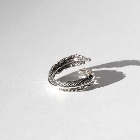 NATURAL FETHER RING