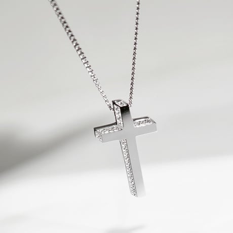 LUCE CROSS NECKLACE