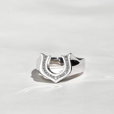 CLASSIC HORSE SHOE RING