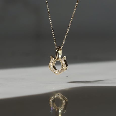 CLASSIC   HORSE SHOUE NECKLACE  (K18YG)