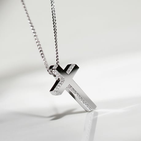 LUCE CROSS NECKLACE