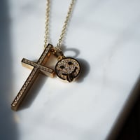 KAKIA & TWO ME CROSS NECKLACE