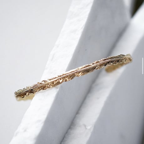 NATURAL FEATHER BRACERET       (K18YG)