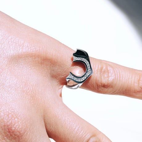 CLASSIC HORSE SHOE RING