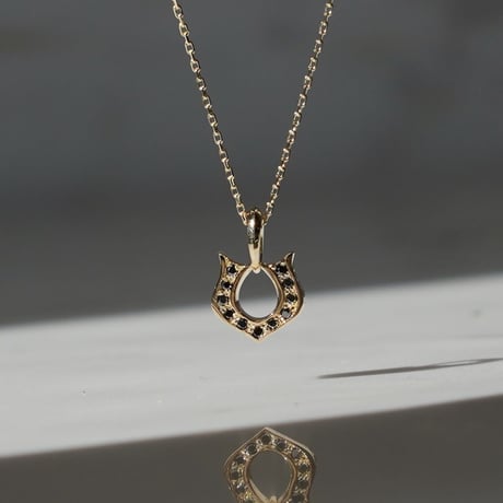 CLASSIC   HORSE SHOUE NECKLACE  (K18YG)
