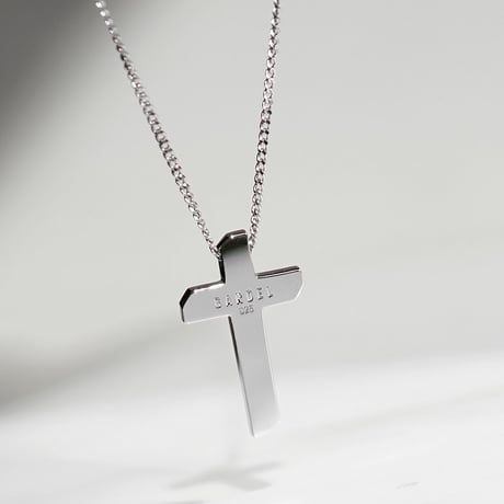 LUCE CROSS NECKLACE