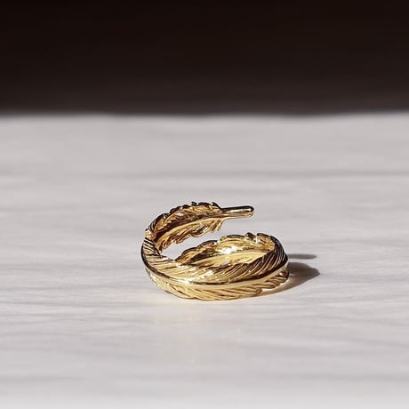 NATURAL FETHER RING (K18YG)