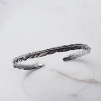 NATURAL FETHER BANGLE(SV)
