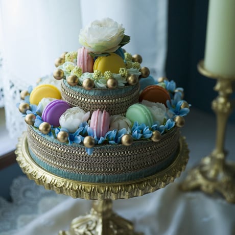 MACARON FLOWER CAKE