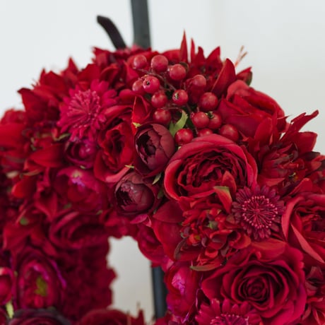 RED ROSE CHRISTMAS WREATH (35cm)