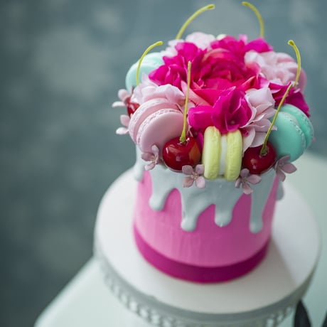 ROSE MACARON FLOWER FAKE CAKE