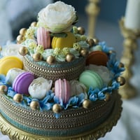 MACARON FLOWER CAKE