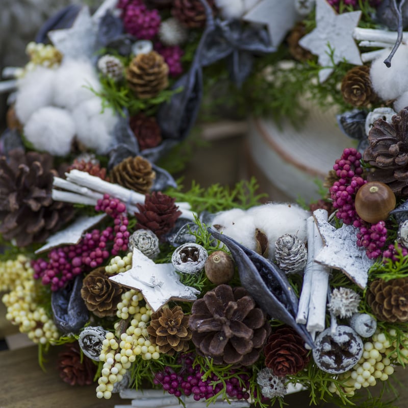 雪降る森の中のクリスマスリース (30cm) | 【公式】Michika Flower Des