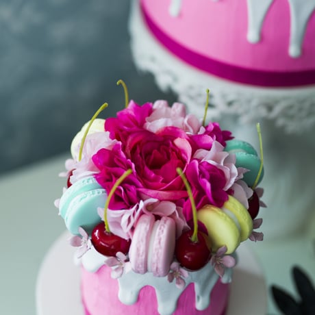 ROSE MACARON FLOWER FAKE CAKE