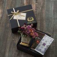 <季節のお任せアレンジ>スペシャルフラワーギフトボックス with "そのぎ茶 NAGOMI" produced by 大山製茶園
