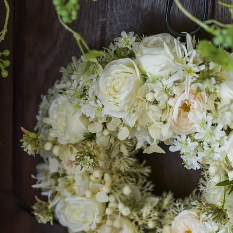 WHITE ROSE WREATH (35cm)