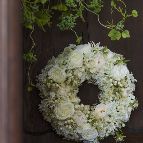 WHITE ROSE WREATH (35cm)
