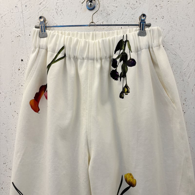 新品タグ付き　花モチーフ付きホワイトワイドレッグパンツ White Denim Flower / Wide Pants】 | RIVER MAIL
