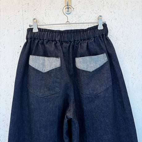 【Curved Denim Pants】
