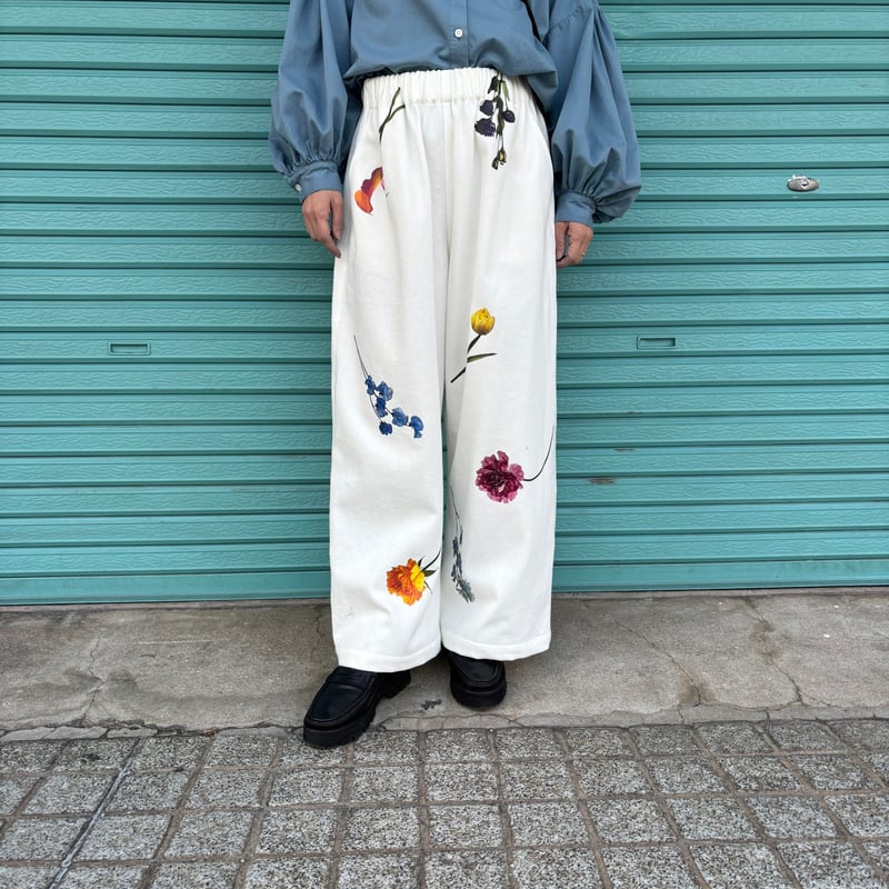 新品タグ付き　花モチーフ付きホワイトワイドレッグパンツ White Denim Flower / Wide Pants】 | RIVER MAIL