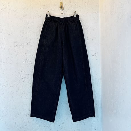 【Curved Denim Pants】