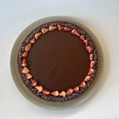 【新作】やんばるいちごのチョコレート焼きタルト(ホールケーキ)