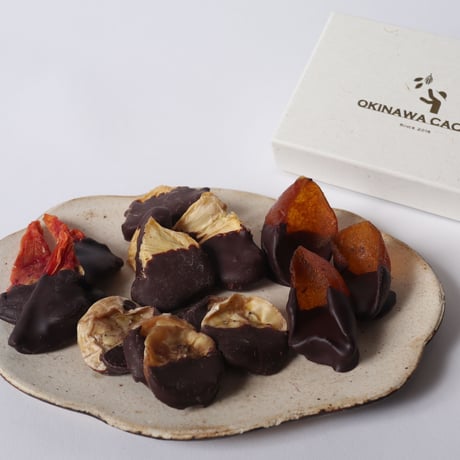 OKINAWA CACAOの人気セット　板チョコ4種とドライフルーツチョコアソート