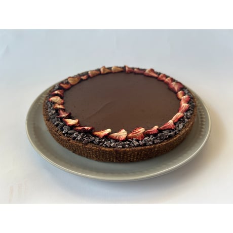 【新作】やんばるいちごのチョコレート焼きタルト(ホールケーキ)