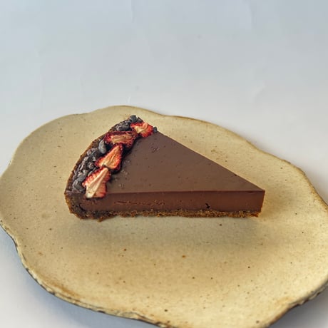 【新作】やんばるいちごのチョコレート焼きタルト(ホールケーキ)