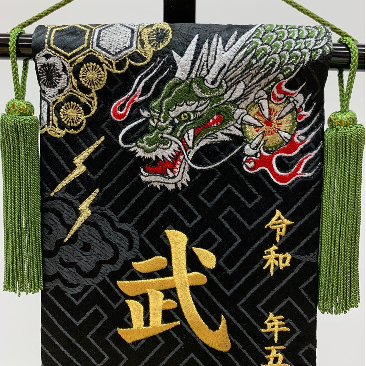 名前旗 龍虎伝 小 金刺繍 高さ45㎝ | 人形の東月|公式 名前旗 龍虎伝 小 金刺繍 高さ45㎝ | 人形の東月|公式