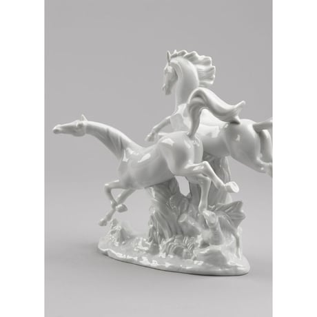 駆ける馬　(White)