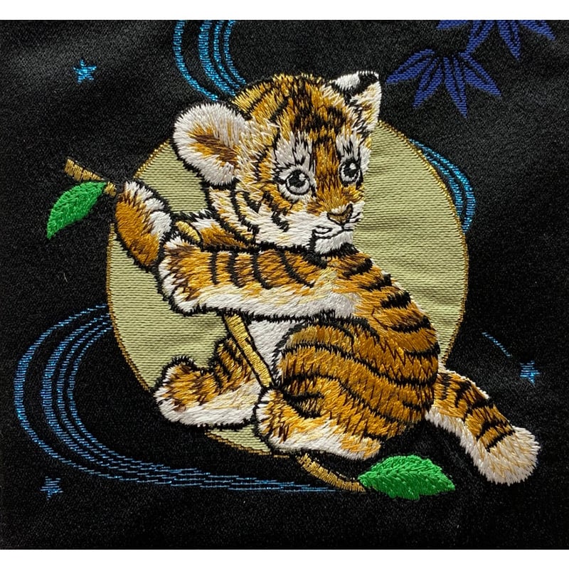 名前旗 元気子虎 黒 金刺繍 高さ40㎝ | 人形の東月|公式 名前旗 元気子虎 黒 金刺繍 高さ40㎝ | 人形の東月|公式