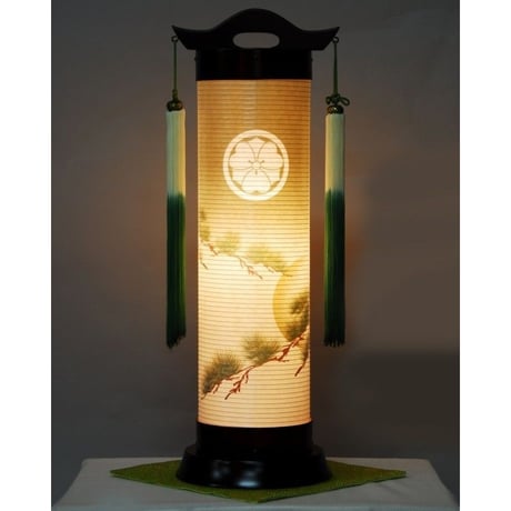 【オンライン限定大ご奉仕価格】　雅　月に松柄　家紋入り　創作置型提灯　(幅18cm×奥行18cm×高さ55cm(約))