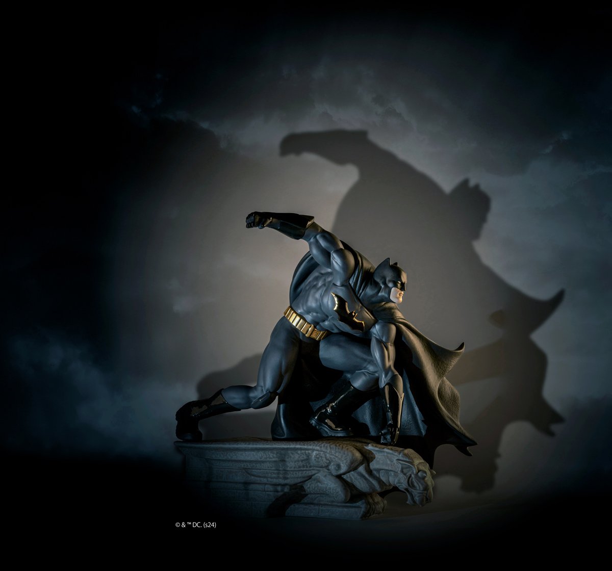 バットマン　限定プリント Batman Returns with these kick-ass 7” Scale Gold Label Action