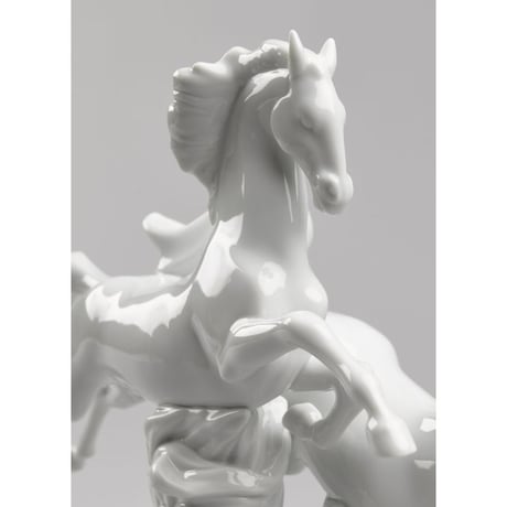 駆ける馬　(White)