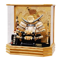 8号GOLDグレー前立上杉兜松鷹けやきケース飾り　【WEB限定】0470073