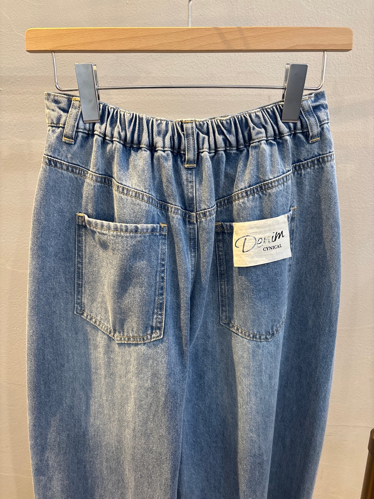 新品タグ付 シニカル デニム カーブパンツ Mサイズ ブリーチ フォロー割り 新品タグ付 シニカル デニム カーブパンツ Mサイズ ブリーチ