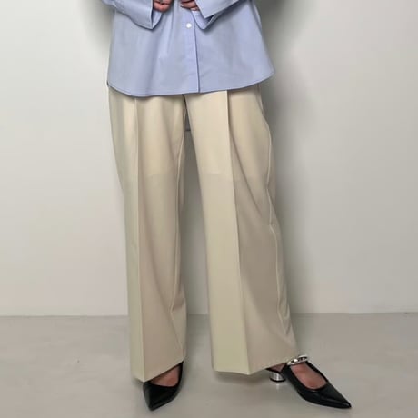 タグ付き CHIGNON アジャストラップパンツ タグ付き CHIGNON アジャストラップパンツ CATEGORY パンツ