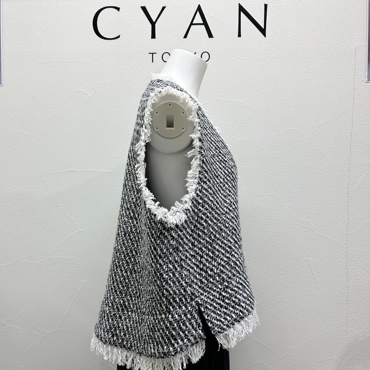 2025最終お値下げ新品CYAN tokyoシャンドラローズ限定ツイードベスト 2025最終お値下げ新品CYAN tokyoシャンドラローズ限定ツイード