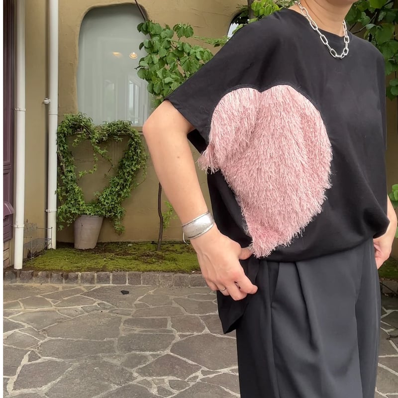 Clin delle ハートと花のグラフィックTシャツ ブラック 【44】（GRANCY 