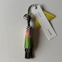 amarilloアマリージョ　Colorful Tassel Keyring