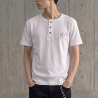 ラインストーン クロス テレコ ヘンリーネックTシャツ【ジャストフィット / Y2K / ユニセックス】 235583