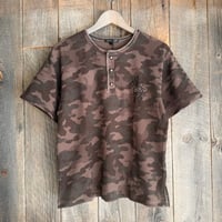 カモフラ柄ヘンリーTシャツ　235708