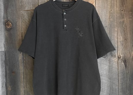 【全2色】ピグメントヘンリーネックTシャツ（B柄）　063701502