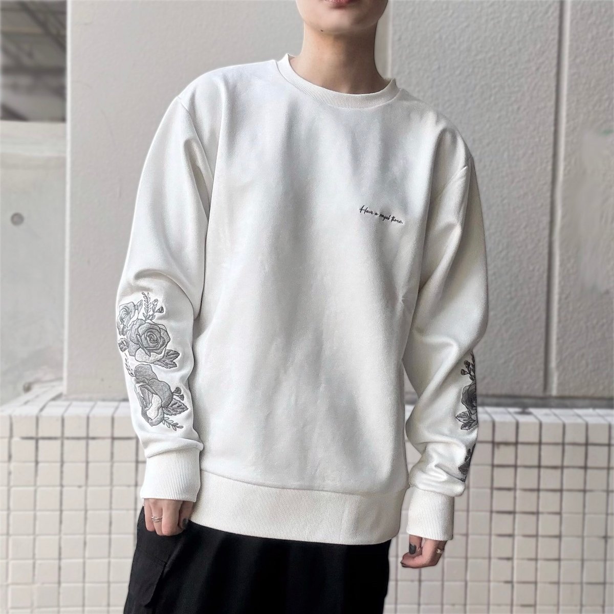 全3色】スウェード袖バラ刺繍カットソー 51700701 | VARG Giraffe 