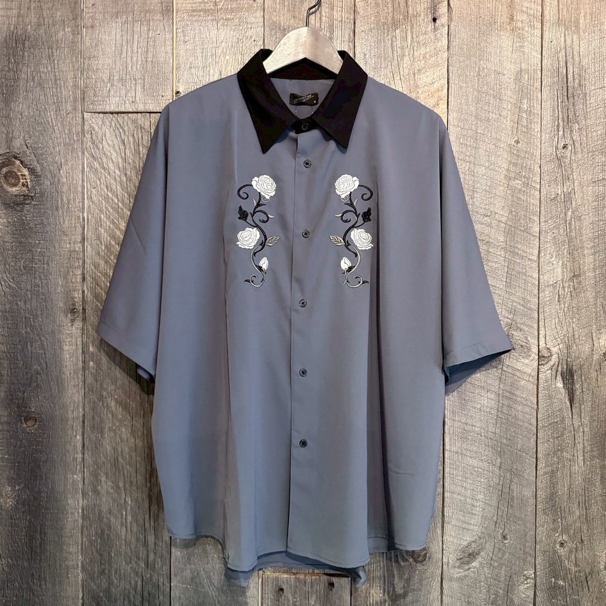 全3色】 薔薇刺繍ドルマン半袖シャツ 33703601 | VARG Giraffe