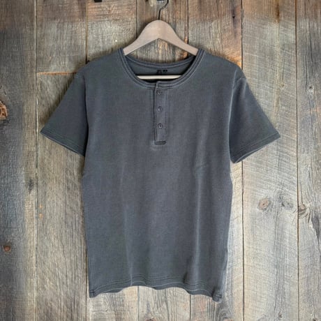 【全2色】ワッフルピグメントヘンリーネックTシャツ　235590
