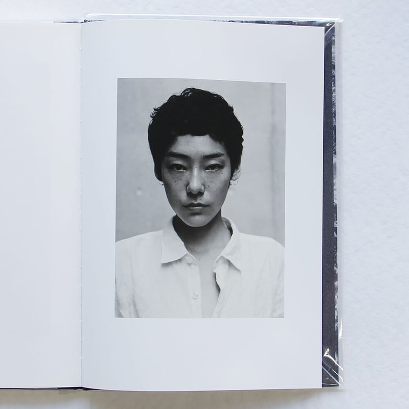 細倉真弓『TRANSPARENCY IS THE NEW MYSTERY』（サイン入り） |