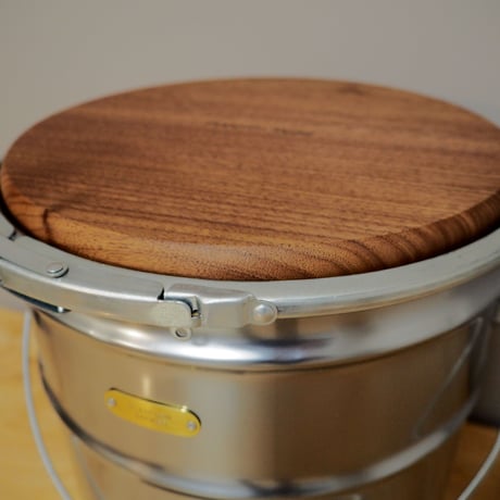 PAILCAN WOOD TABLE